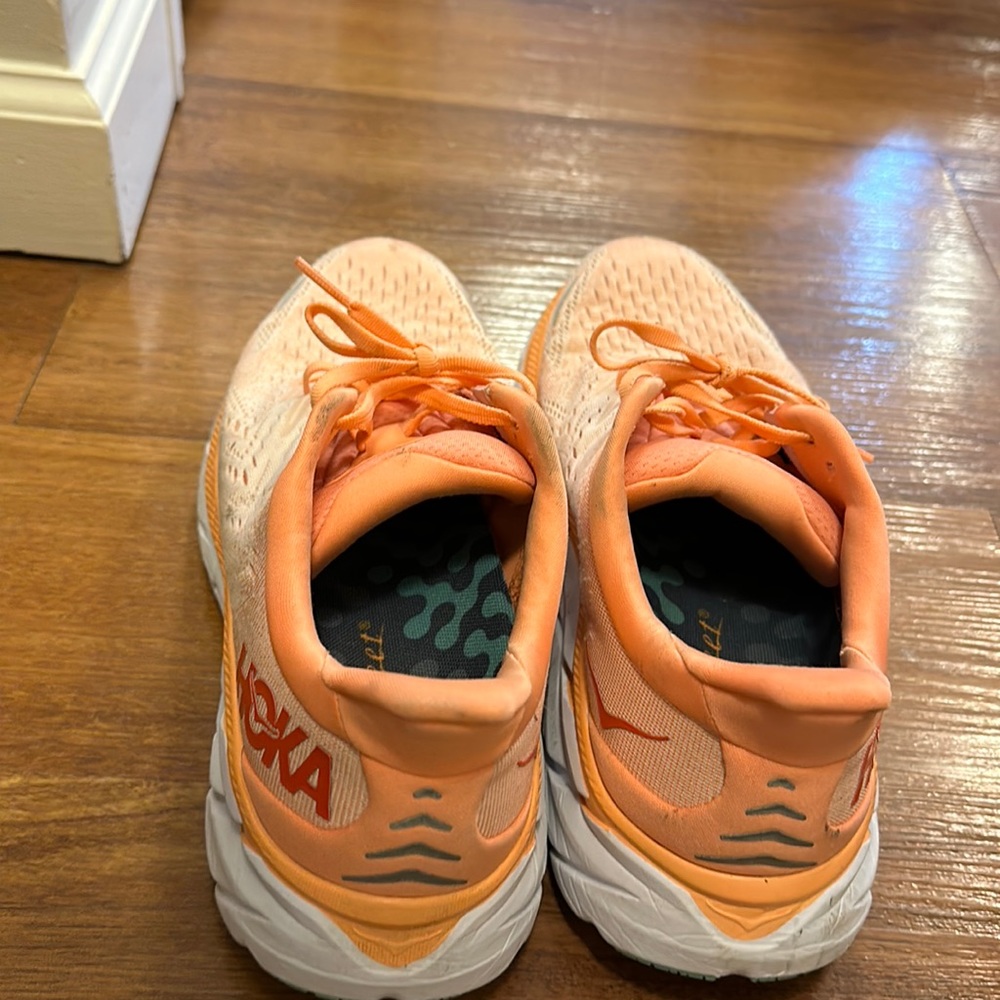 Hoka One Clifton 8